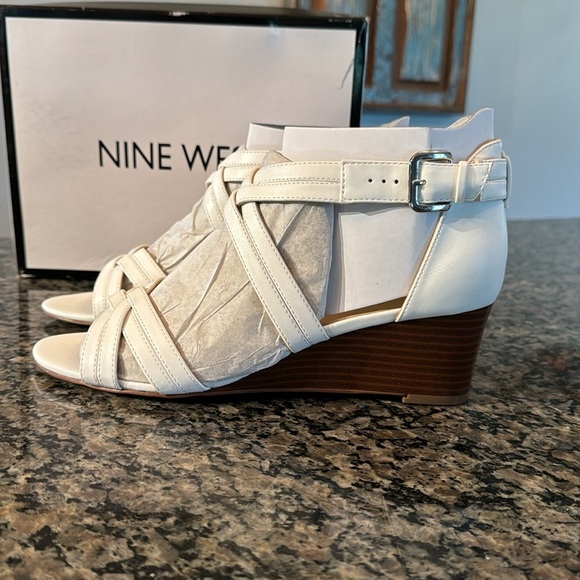 Nine West praline 3 white wedge strap sandal NIB 10.5 - Picture 5 of 9